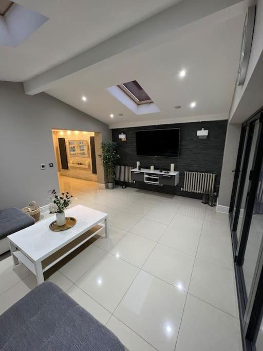 Tyldesley Stunning Home In Astley מראה חיצוני תמונה
